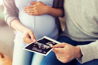 Gravid mage og bilde fra ultralyd